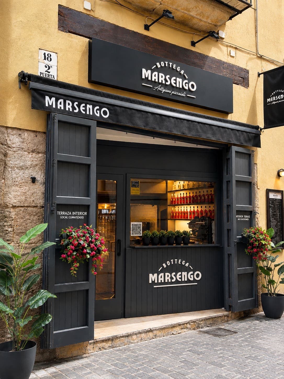 Fachada de Bottega Marsengo en Carrer de Sant Tomàs, Valencia